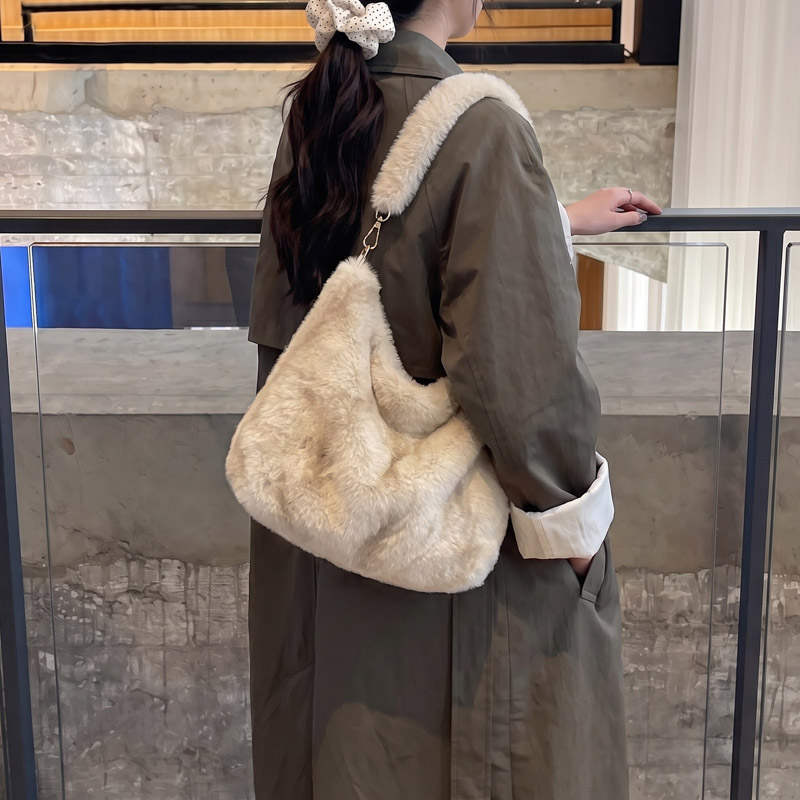 Nuova Collezione Inverno 2026: - Hobo Bag Slouchy recensione e prezzo