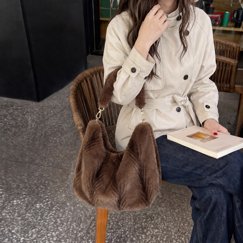 Nuova Collezione Inverno 2026: - Hobo Bag Slouchy recensione e prezzo
